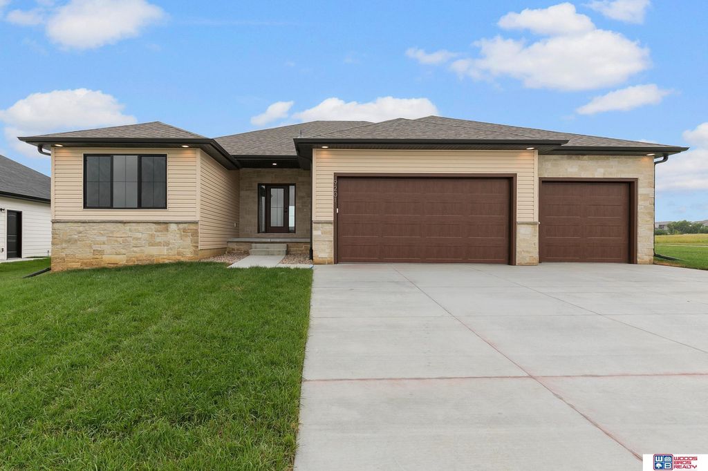 9201 Castle Pine Drive, Lincoln