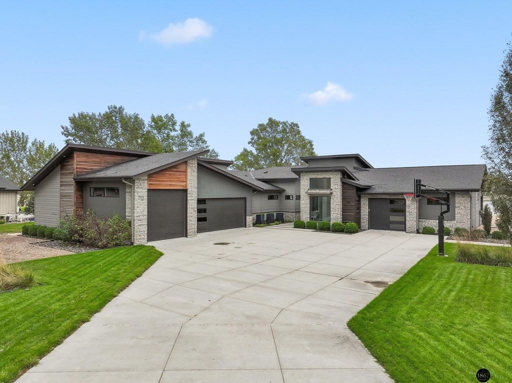 588 Sandy Pointe Place, Ashland