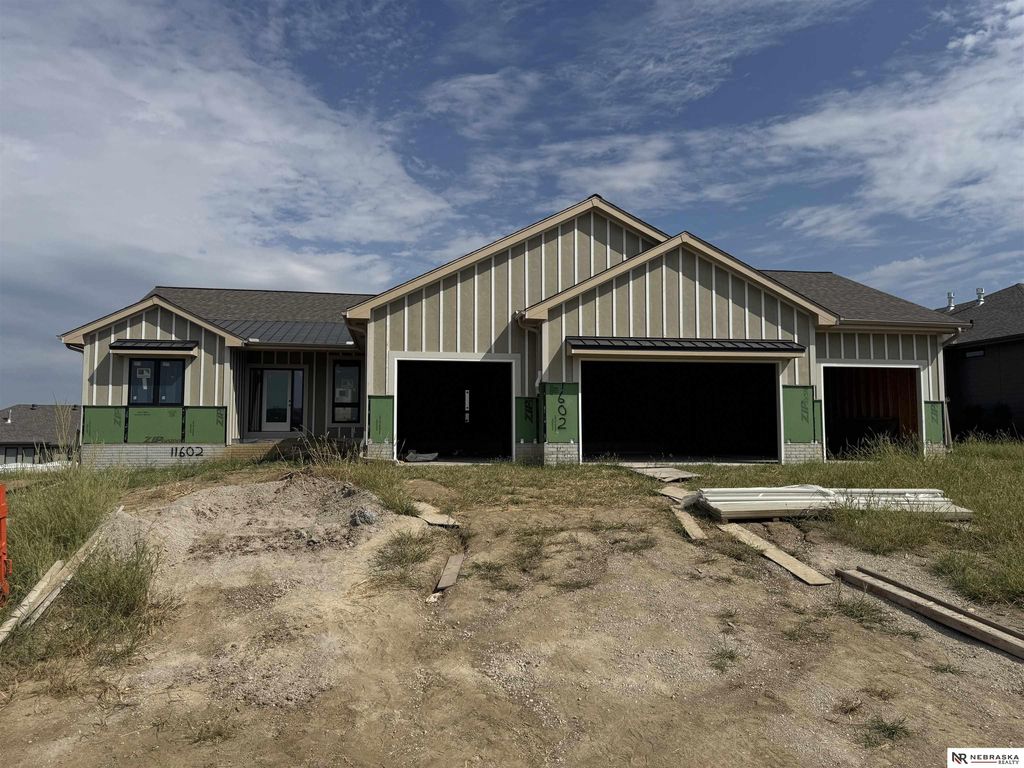 11602 Slayton Street, Papillion