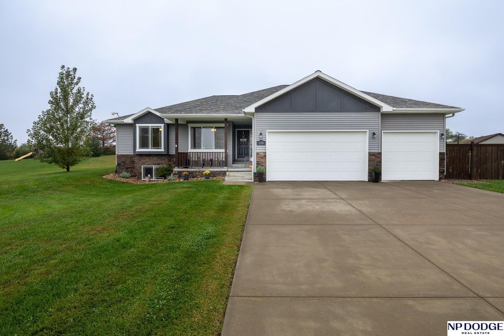 739 Sunset Boulevard, Palmyra