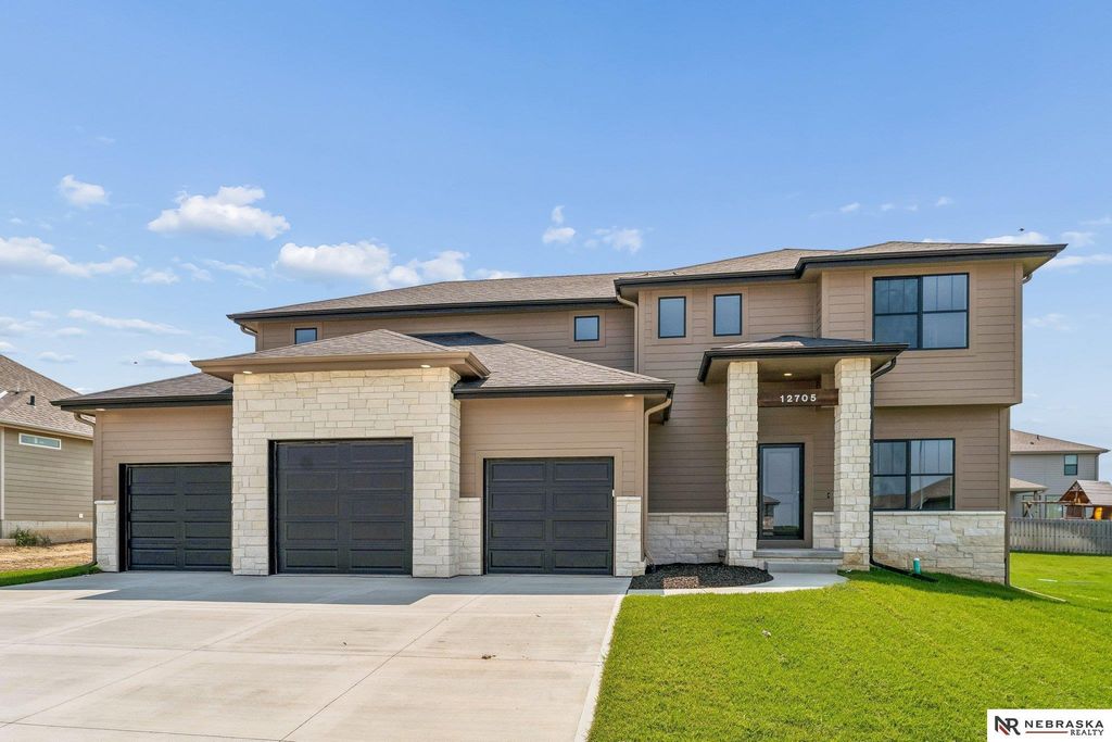 12705 Glenn Street, Papillion