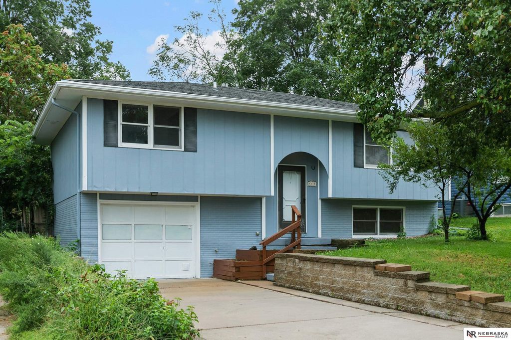 4835 Hillside Street, Lincoln