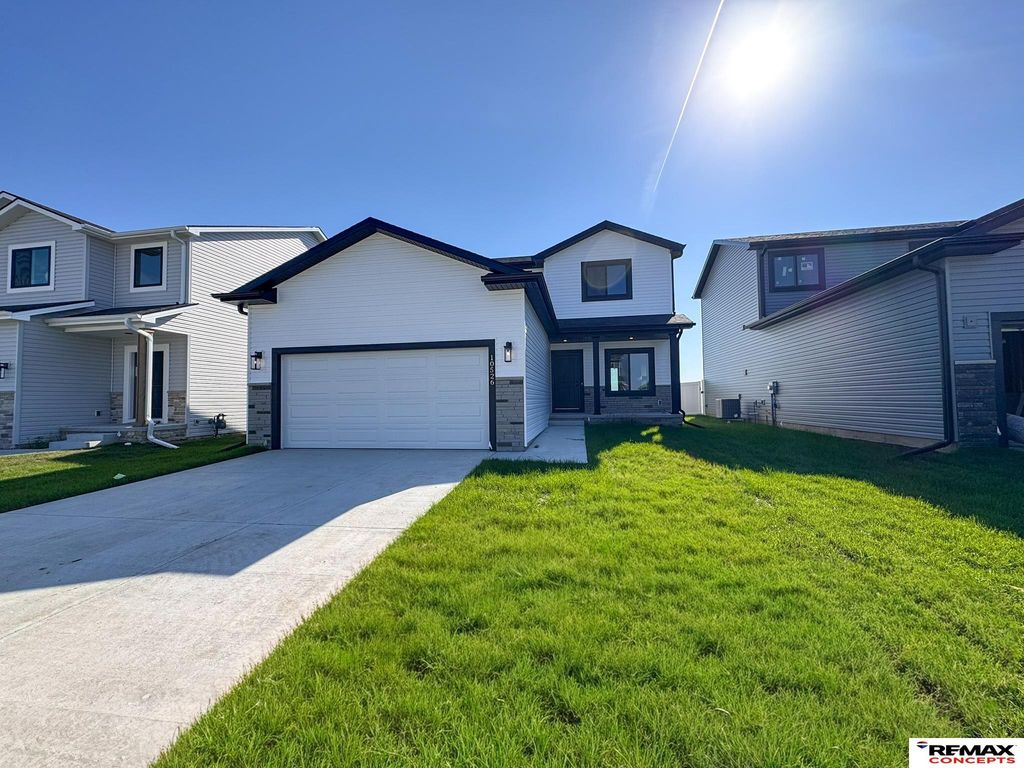 10526 S 76th Street, Lincoln