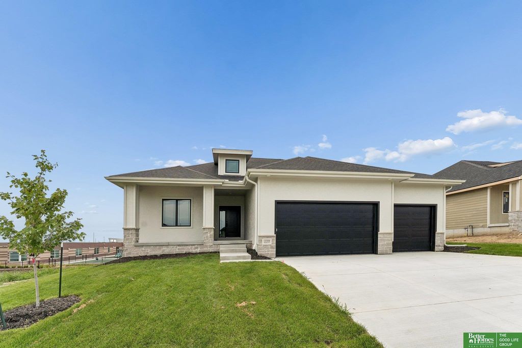 12359 Windsor Drive, Papillion