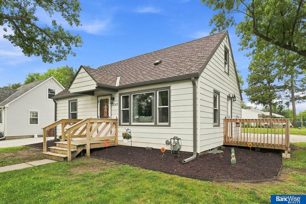 2749 N Cotner Boulevard, Lincoln