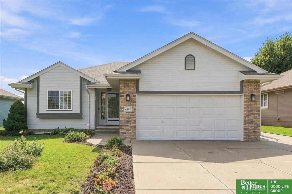2207 Aberdeen Drive, Papillion