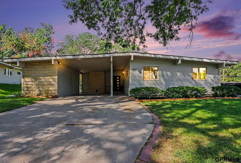 821 Mulder Drive, Lincoln