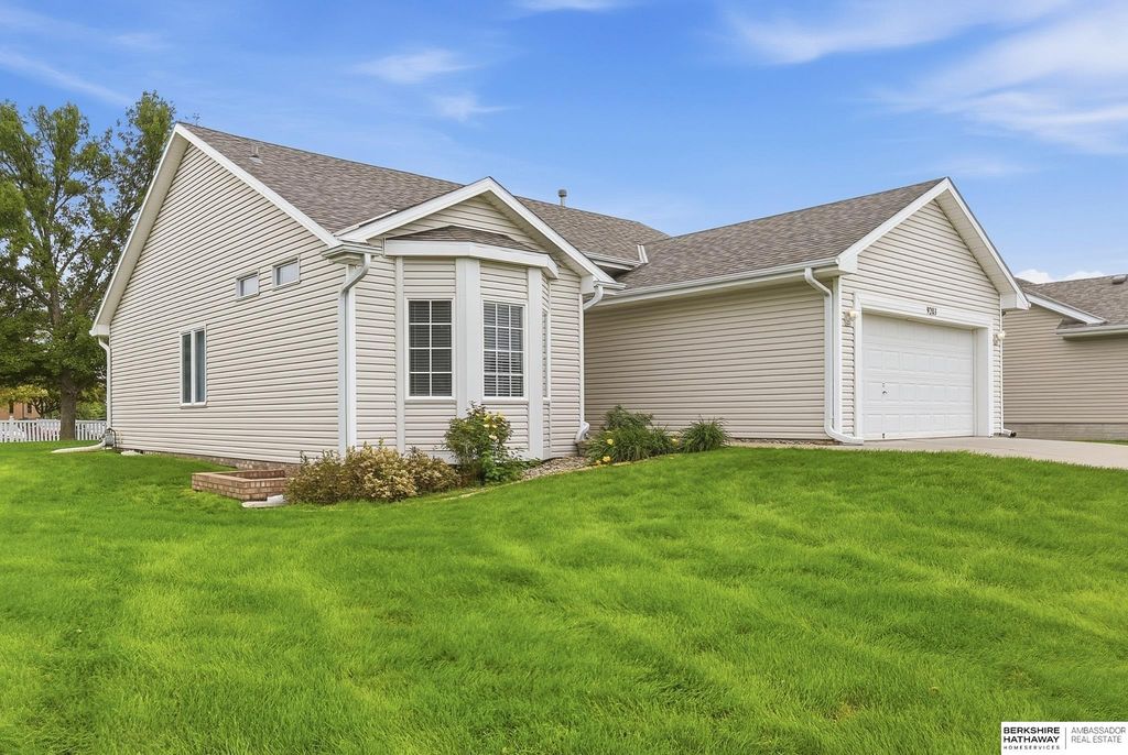 9203 Hillcrest Drive, La Vista