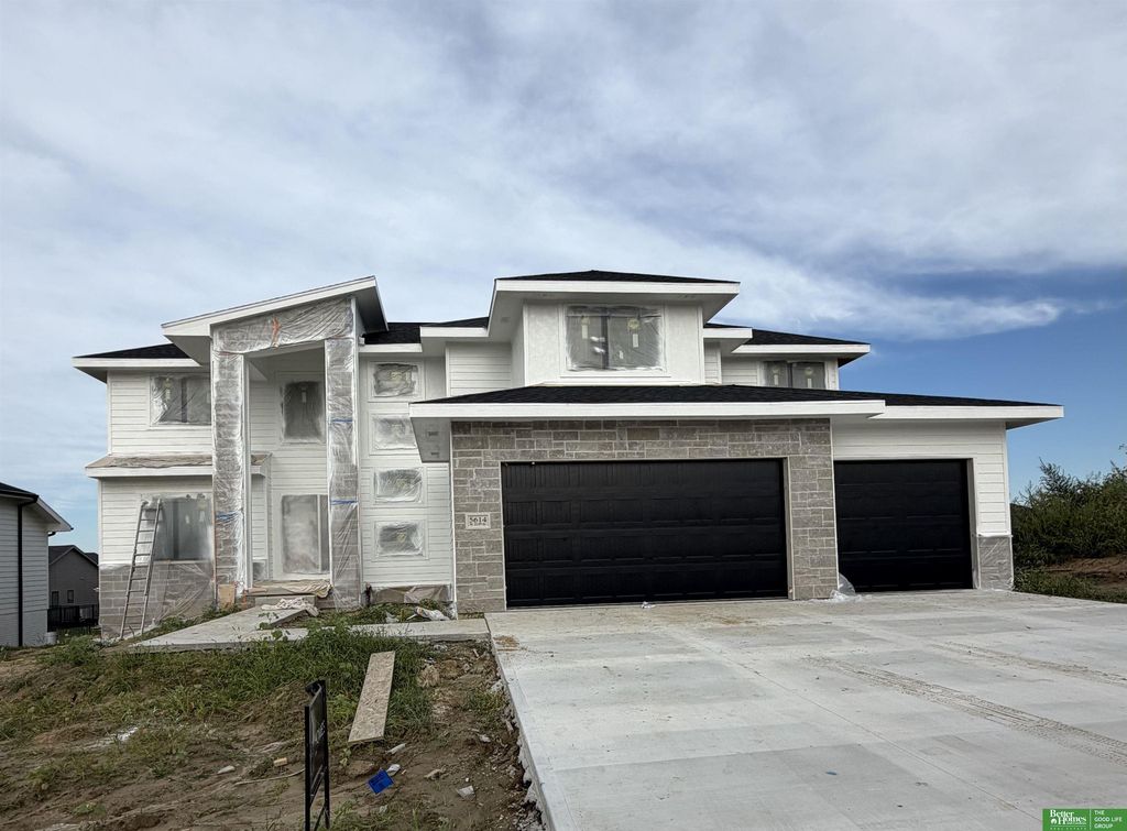 5614 N 213th Street, Elkhorn
