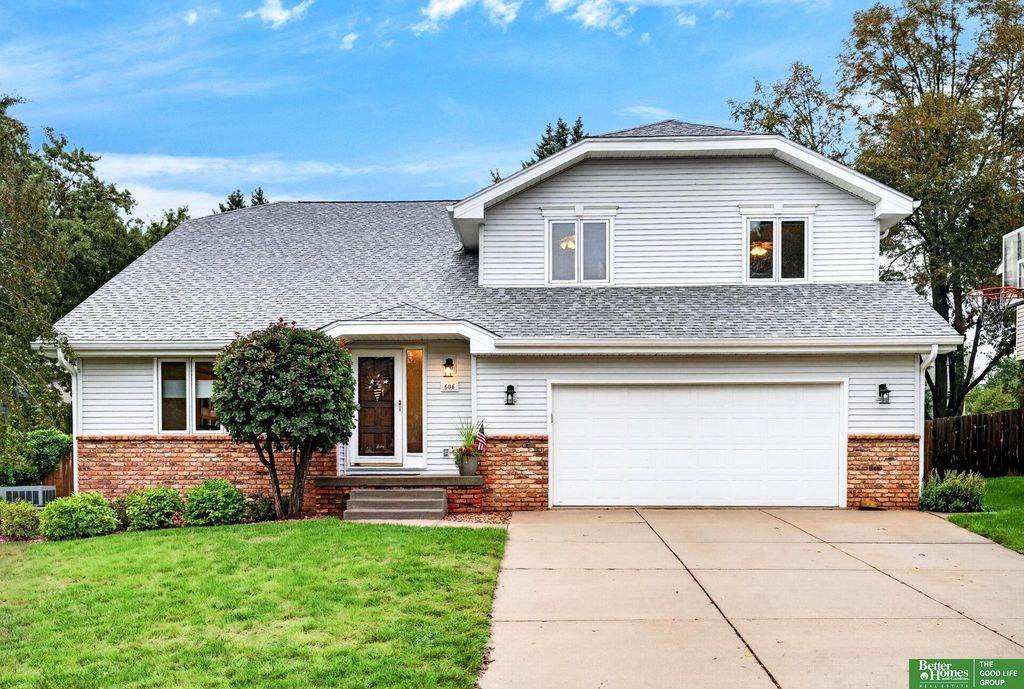 606 Woodbine Drive, Papillion