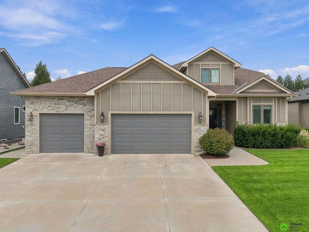 2956 Valley Stream Drive, Lincoln