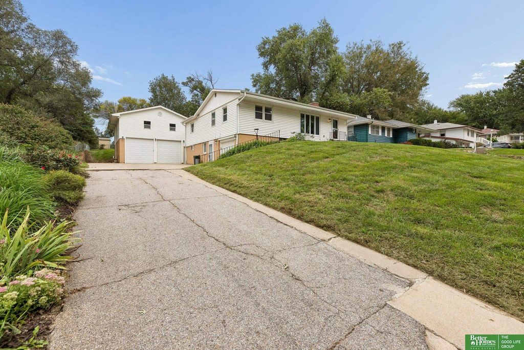 8614 Pinkney Street, Omaha