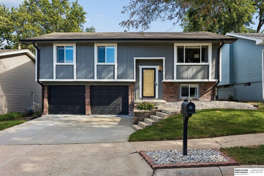5803 S 136th Street, Omaha