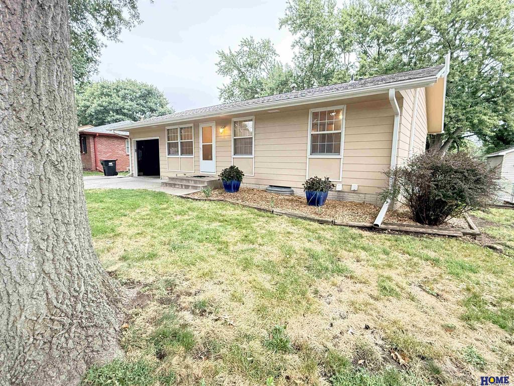 8130 N Hazelwood Drive, Lincoln