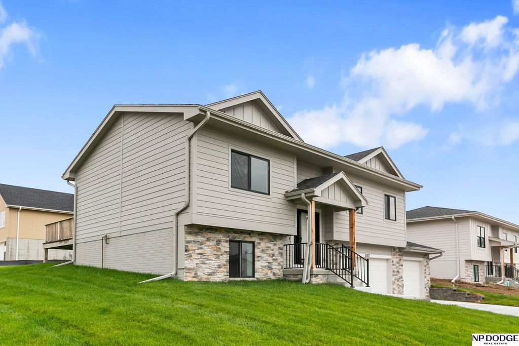21509 Old Coach Road, Omaha