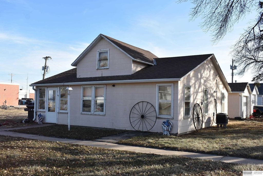 241 W 8th Street, North Bend