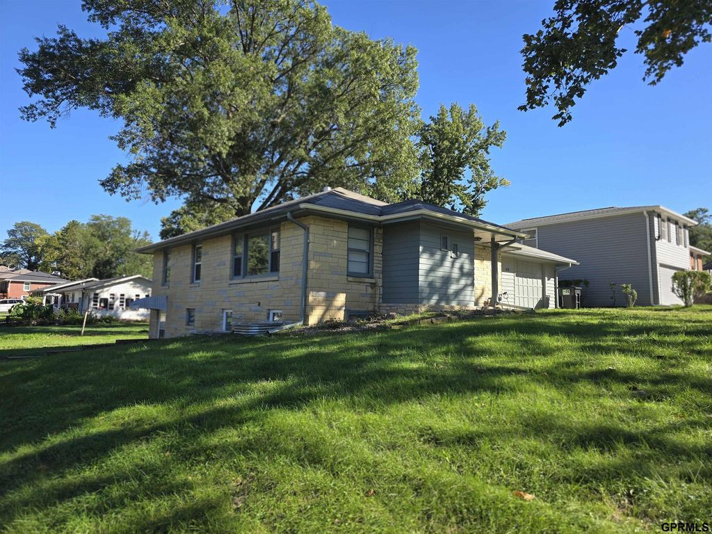 3208 S 46th Street, Lincoln