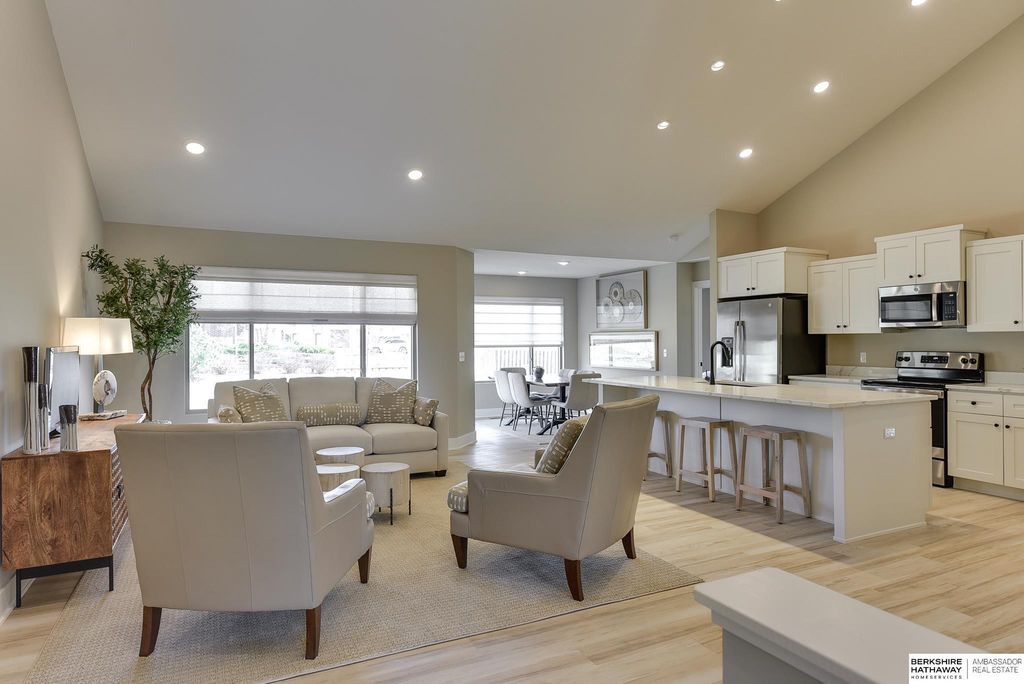 5022 S 198th Avenue, Elkhorn