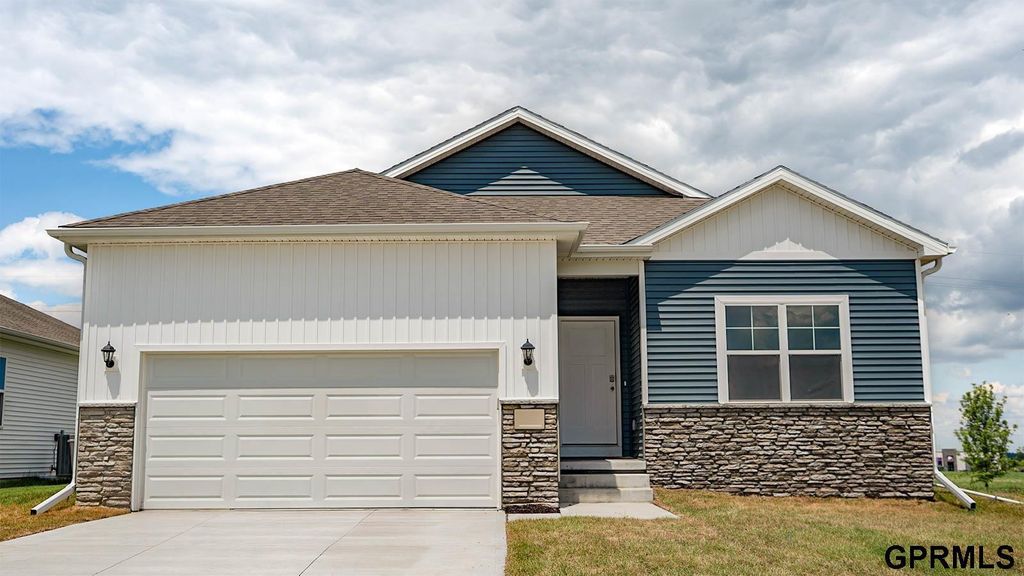 18609 Martin Avenue, Elkhorn
