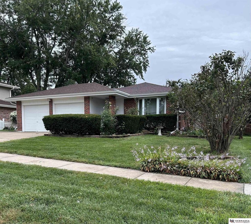 14321 Eastbourne Street, Waverly