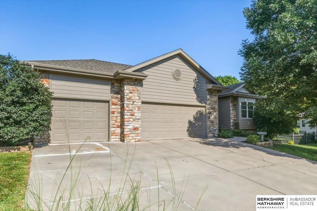 515 Monterey Circle, Council Bluffs