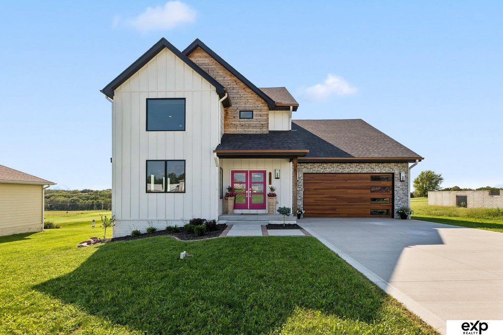 8602 Lake Ridge Drive, Plattsmouth