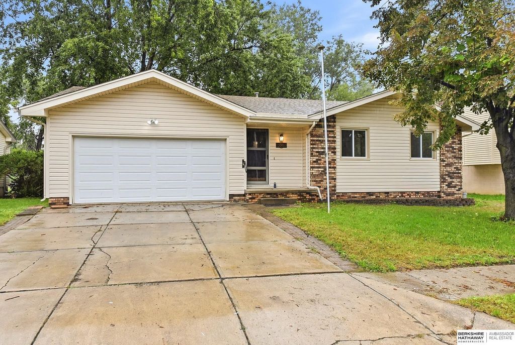 11005 Bandlytown Place, Bellevue