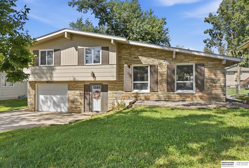 3856 N 100th Avenue, Omaha
