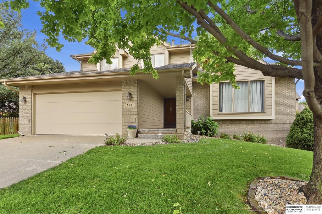 804 Auburn Lane, Papillion