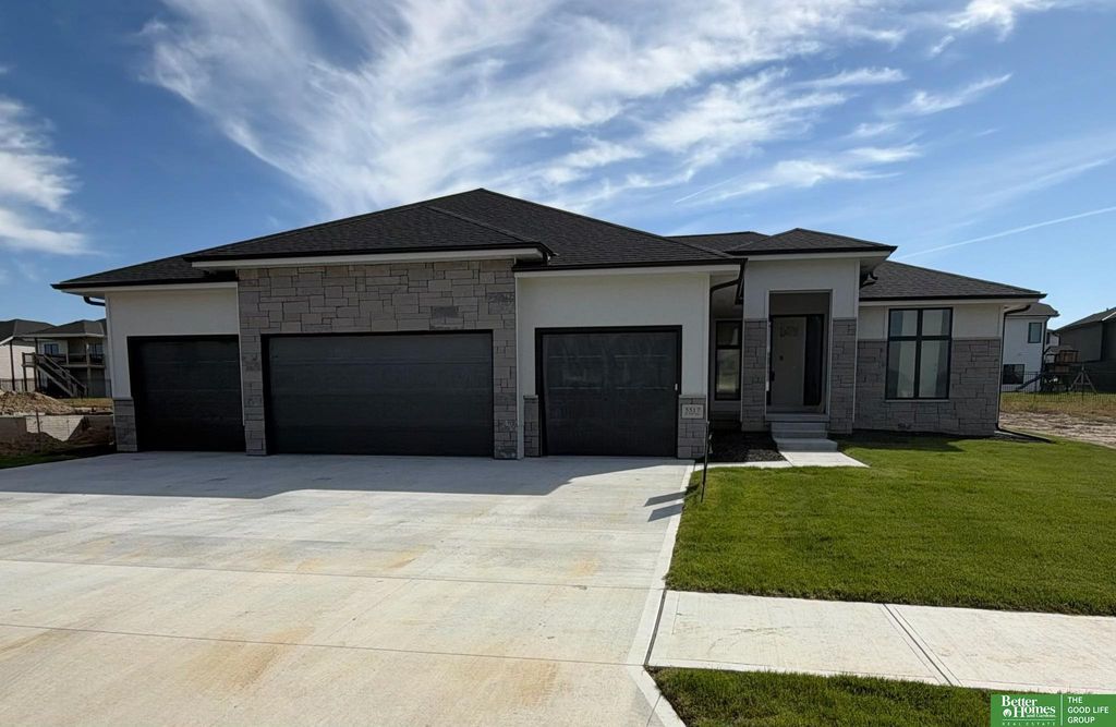 5517 N 213th Avenue, Elkhorn