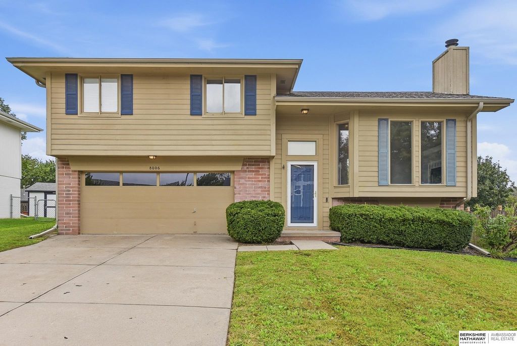 8006 S 152nd Street, Omaha