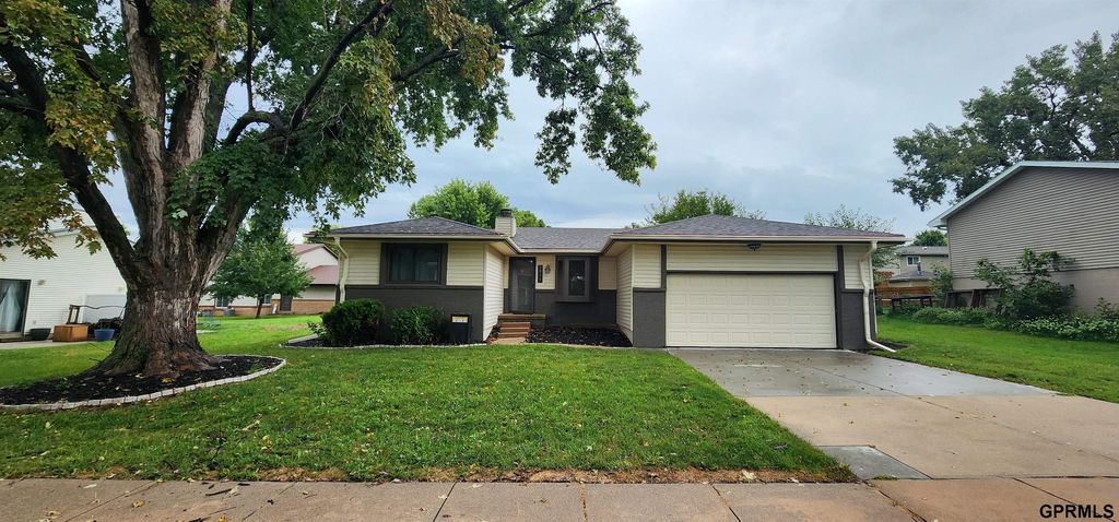 2827 Jane Lane, Lincoln