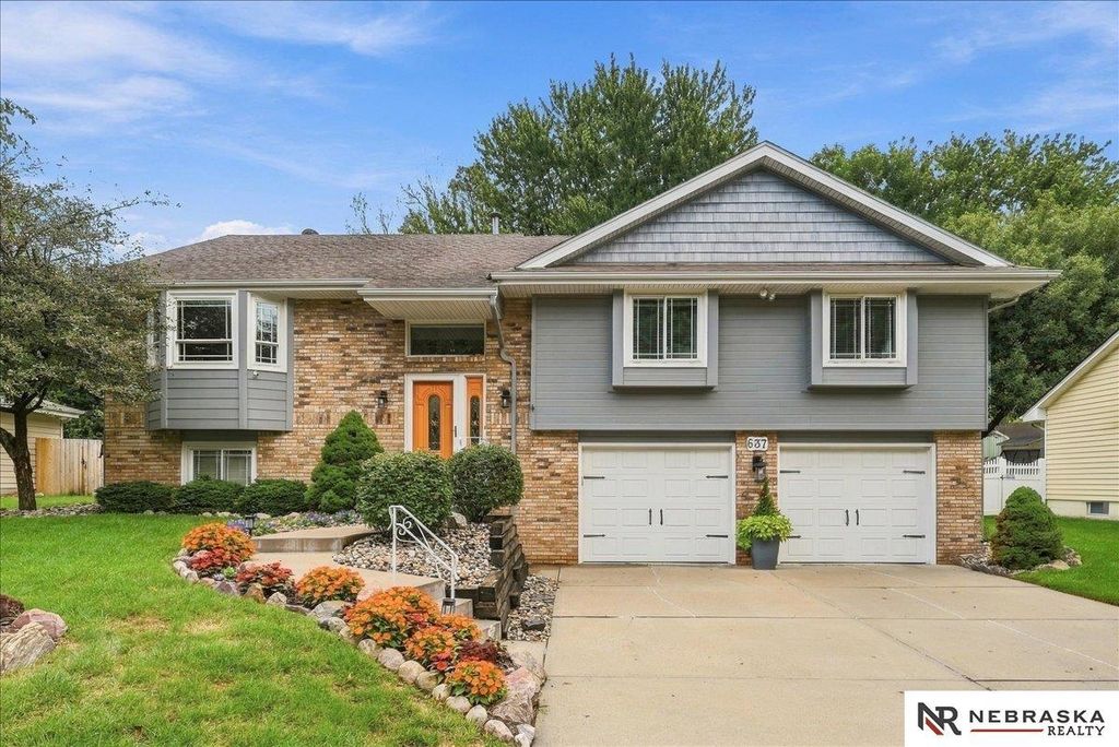 637 S 215th Street, Omaha