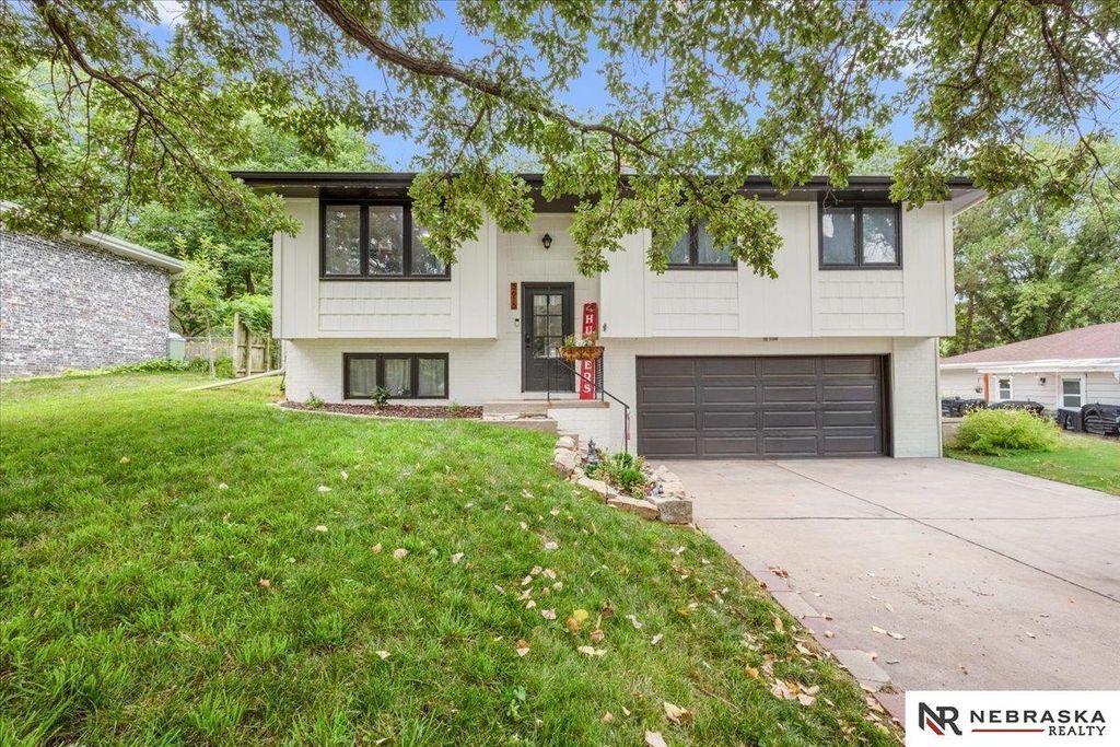 5615 Hallcliffe Court, Lincoln