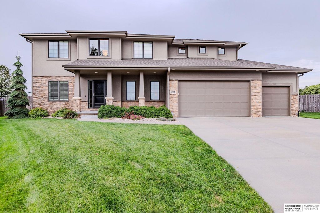 20919 Poppleton Circle, Elkhorn