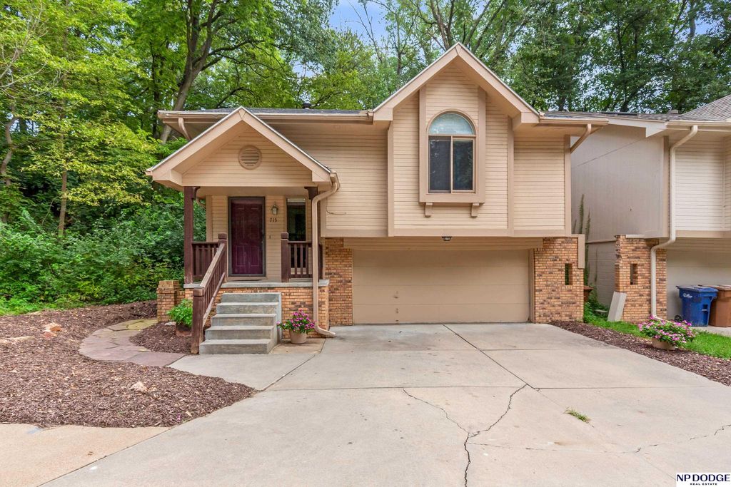 715 Jefferson Circle, Bellevue
