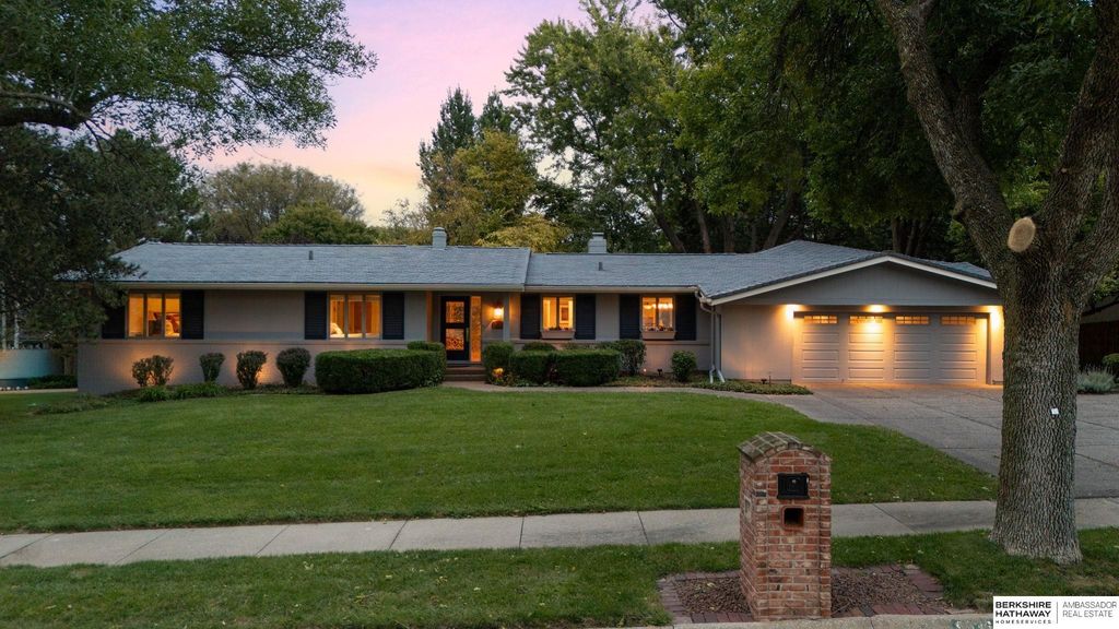 9936 Essex Drive, Omaha