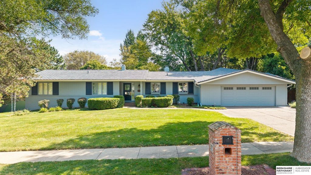9936 Essex Drive, Omaha