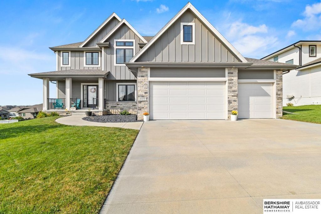 10232 Cove Hollow Drive, Papillion