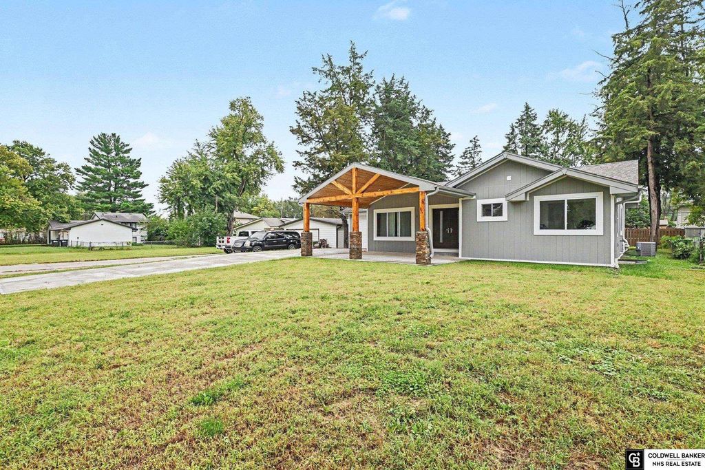 8525 Lafayette Avenue, Omaha