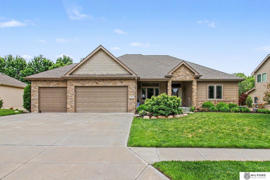 1317 S 195th Street, Omaha
