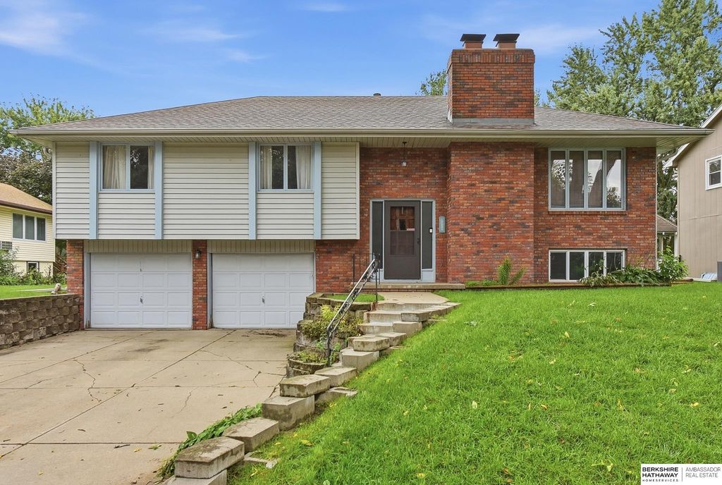 715 S 212th Street, Elkhorn