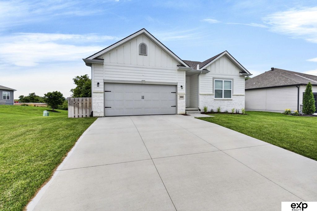 20882 Camelback Avenue, Gretna