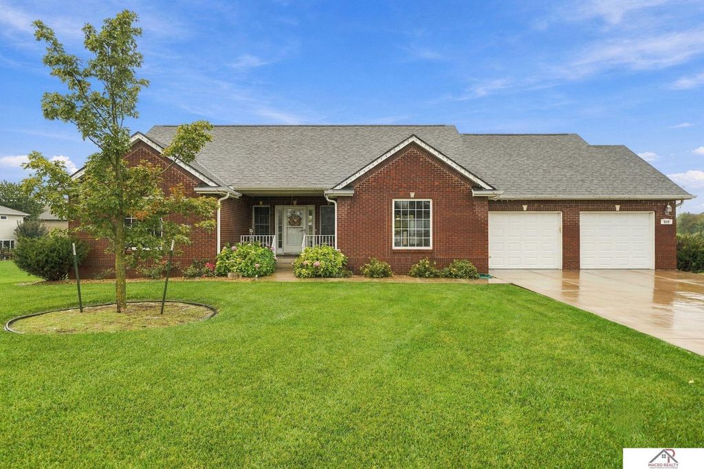 805 Fairway Court, Crete
