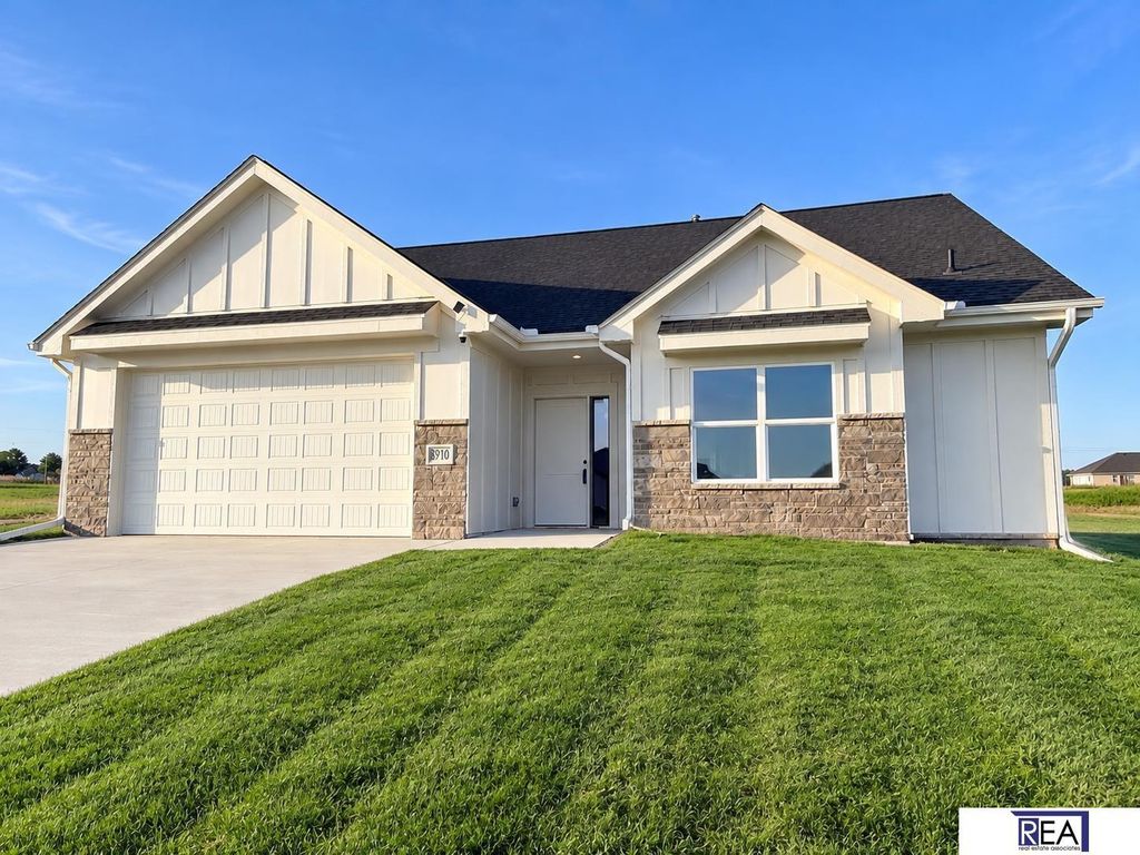 8910 Reed Street, Papillion