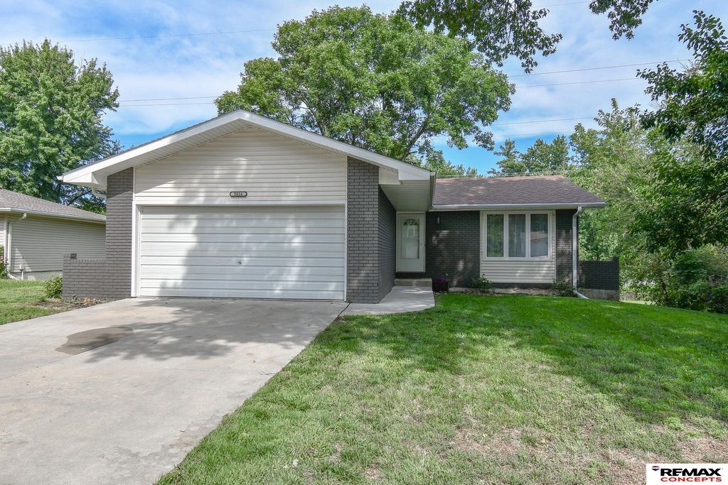 5616 Dogwood Drive, Lincoln