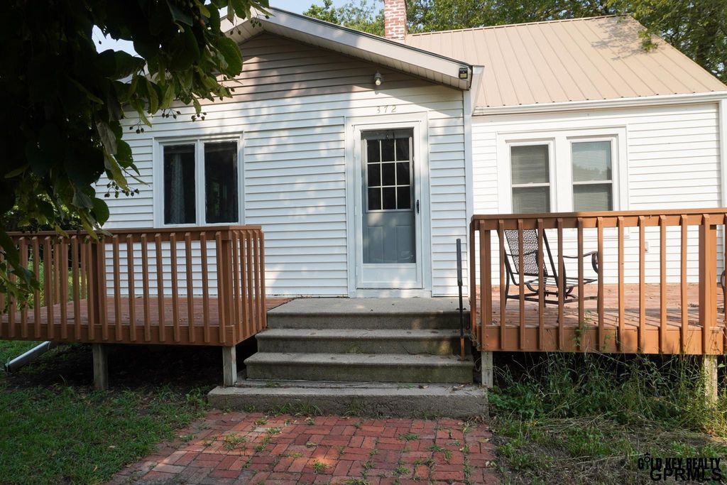 372 6th Street, Burr