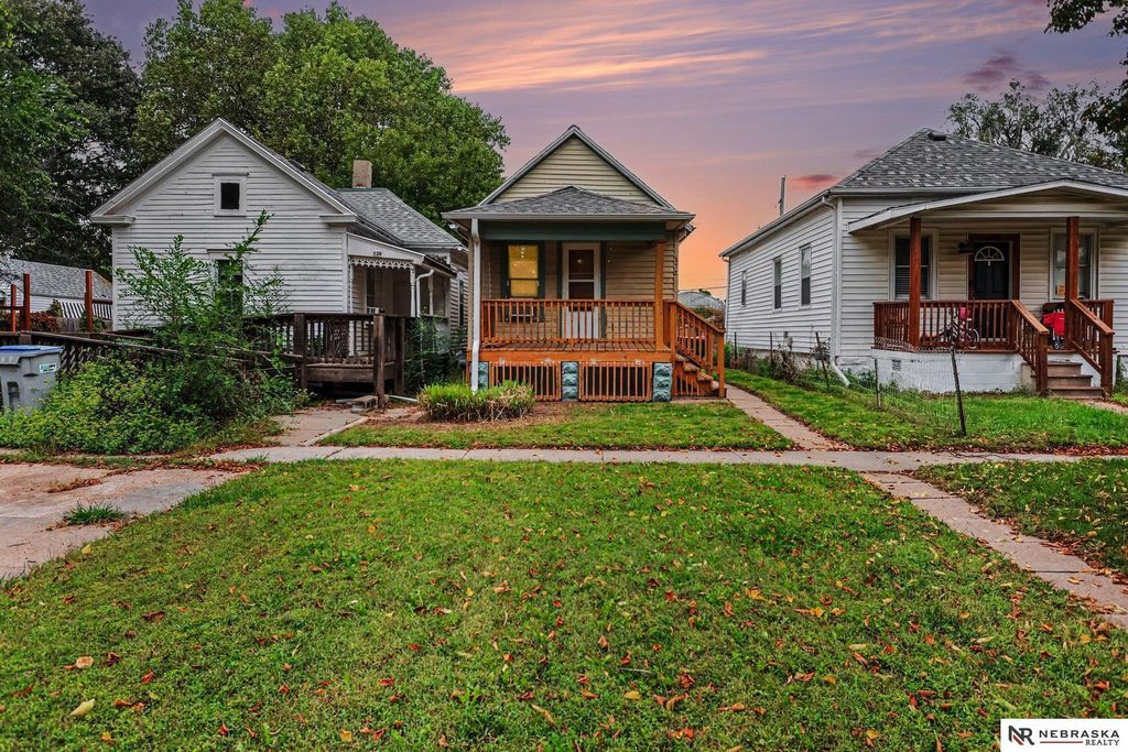 332 E Street, Lincoln