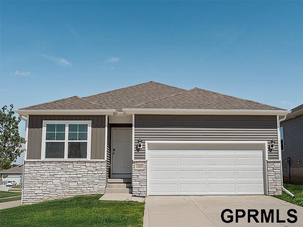 11465 White Pine Drive, Papillion