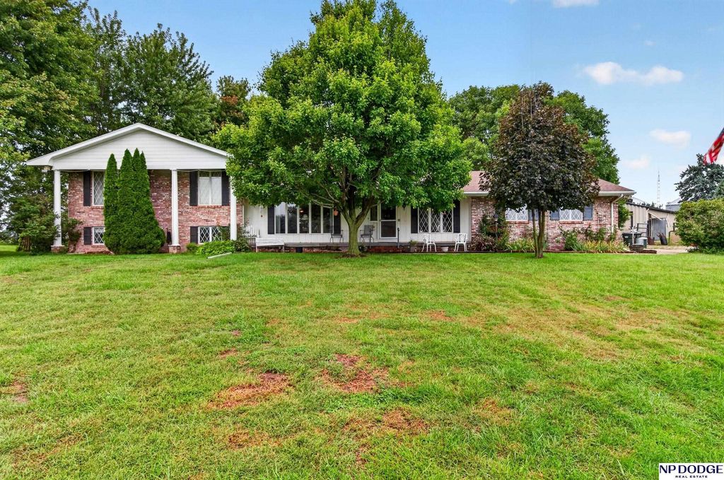 2411 County Road 15, Colon